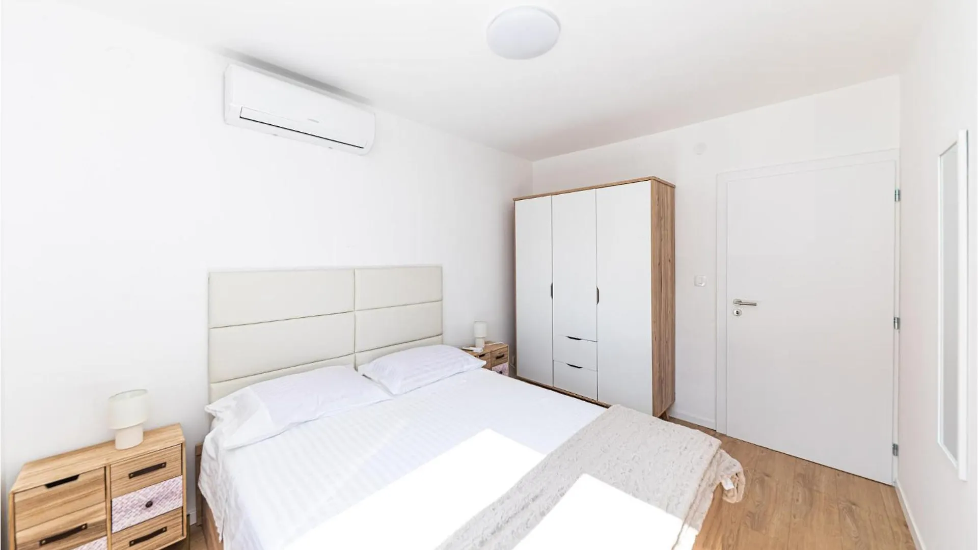 Cozy Apartment In Okrug Donji With Kitchen Donji Okrug