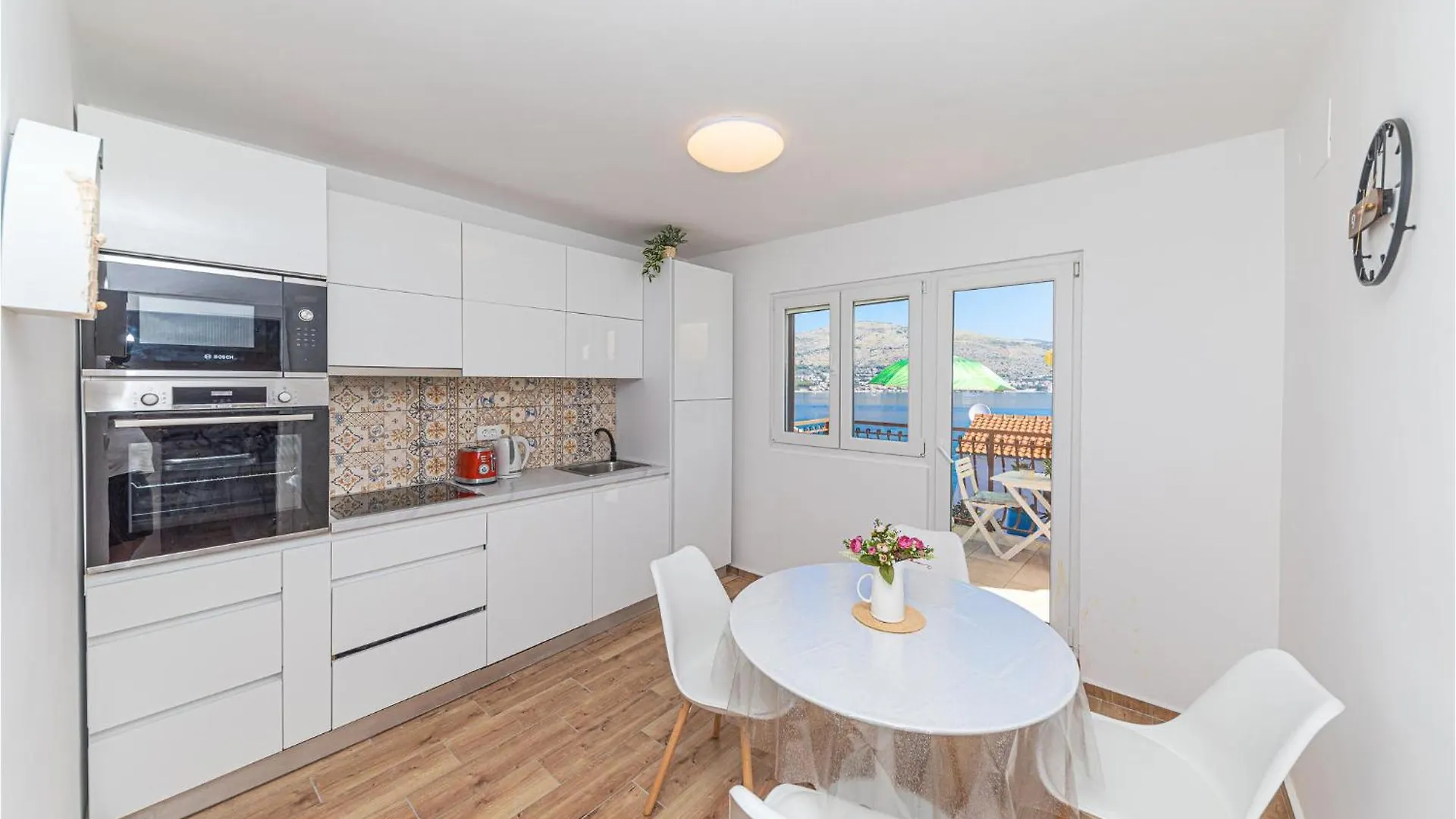 Cozy Apartment In Okrug Donji With Kitchen Donji Okrug